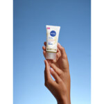 NIVEA Handcréme  Luminous 630 - 12.99 euro