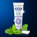 Oral-B Tandpasta 3D White Clinic Miracle Glow - 5.95 euro