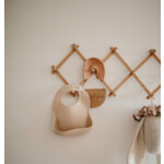 Mushie Slabbetje met Opvangbakje Shifting Sand - 13.49 euro