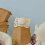 Frigg Fopspeen Butterfly maat 2 6-18 mnd Cream Blush - 8.69 euro