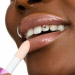 essence Pearly Potion Multi-Reflective Lipgloss 01 Golden Peach - 3.69 euro