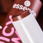 essence Juicy Bomb Glossy Butter Balm  05 Choco-lot To Handle - 2.79 euro