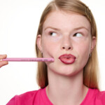 essence Line & Stain Lipliner 01 Everyone`s Nude-Pink - 2.19 euro