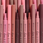 essence Line & Stain Lipliner 01 Everyone`s Nude-Pink - 2.19 euro