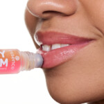 essence Juicy Serum Hydrating Lip Treatment 01 Raspberry - 2.89 euro