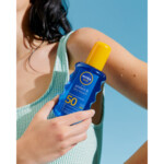 NIVEA Sun Protect en Dry Touch Transparante Zonnespray SPF 50 - 27.99 euro