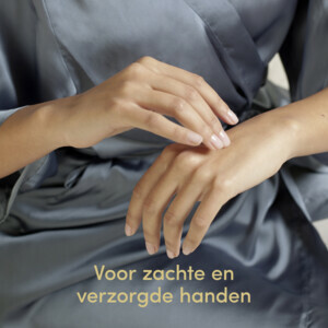 6x Dove Handzeep Nourishing Silk - 12.55 euro