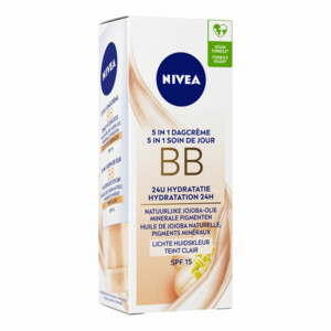 NIVEA BB Cream Dagcrème SPF 15 Light - 12.99 euro