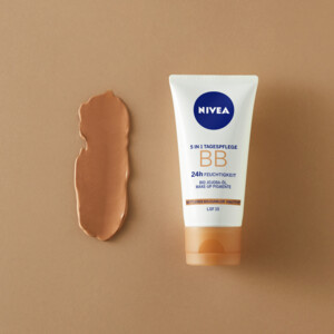 NIVEA BB Cream Dagcrème SPF 15 Medium - 14.49 euro