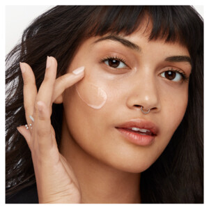 Olay Regenerist Serum, Dagcrème en Gezichtsreiniger Pakket - 46.99 euro