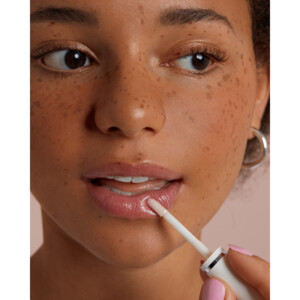Labello Caring Lip Oil Clear Glow - 7.59 euro