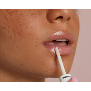Labello Caring Lip Oil Clear Glow - 7.59 euro