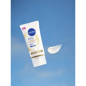 NIVEA Handcréme  Luminous 630 - 12.99 euro