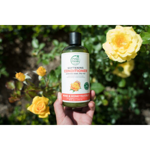 Petal Fresh Rose & Honeysuckle Conditioner - 6.45 euro