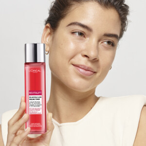 L'Oréal Revitalift 5% Glycolic Acid Peeling Toner - 22.99 euro