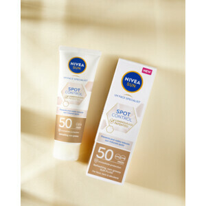NIVEA Sun Luminous Zonnecrème Gezicht SPF 50 - 27.99 euro