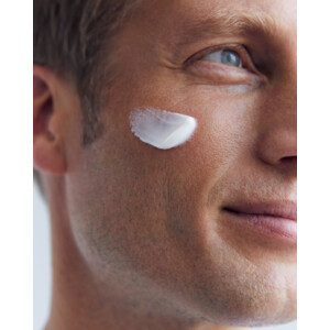 NIVEA Men Moisturizer Sensitive SPF 15 - 18.79 euro