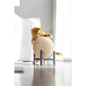 Designed by Lotte Krabbol Hout Tyra 27 x 27 x 33 cm