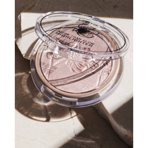 Catrice More Than Glow Highlighter 020 Supreme Rose Beam - 4.49 euro