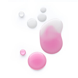 3x essence Hydra Kiss Lip Oil 01 Kiss From A Rose - 10.07 euro