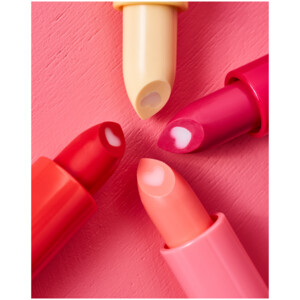 essence Heart Core Fruity Lip Balm 02 Sweet Strawberry - 1.79 euro