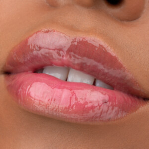 2x essence Juicy Bomb Shiny Lipgloss 104 Poppin' Pomegranate - 2.21 euro