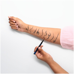 essence Eyeliner Pen 01 Waterproof - 3.59 euro