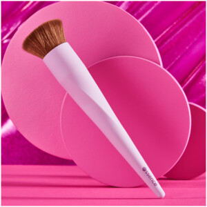 essence Make Up Buffer Brush 01 Buff Away Your Problems - 4.65 euro