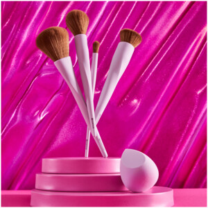 essence Make Up Buffer Brush 01 Buff Away Your Problems - 4.65 euro