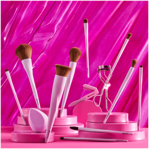 essence Make Up Buffer Brush 01 Buff Away Your Problems - 4.65 euro
