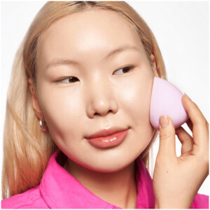 essence Make Up & Baking Sponge 01 Dab & Blend - 4.49 euro