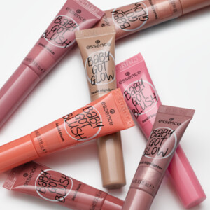 essence Baby Got Glow Liquid Highlighter 10 Sassy in Silk - 3.19 euro