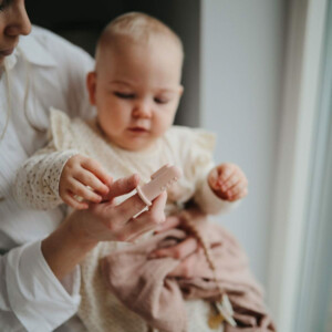 Mushie Baby Tandenborstel Shifting Sand Blush - 8.39 euro