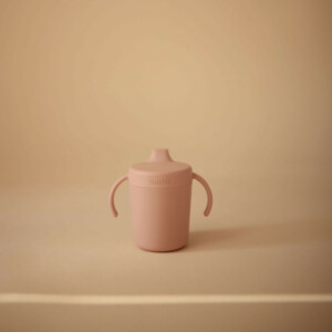 Mushie Trainer Dinkbeker Blush - 11.95 euro
