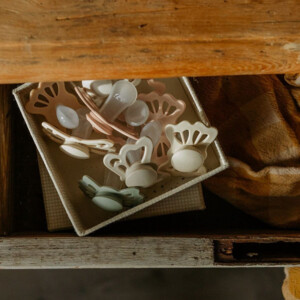 Frigg Fopspeen Butterfly maat 1 0-6 mnd Cream Sage - 8.99 euro