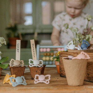Frigg Fopspeen Butterfly maat 1 0-6 mnd Cream Sage - 8.99 euro
