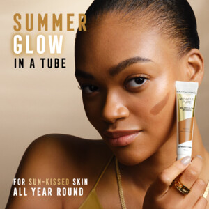 Max Factor Miracle Pure Golden Glow Bronzer Light-to-Medium - 9.49 euro