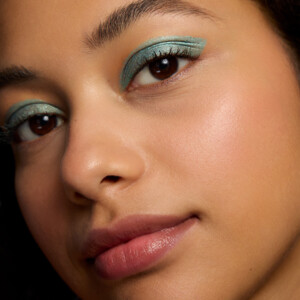 Catrice Aloe Vera Eyeshadow Stick 080 Ocean Depths - 4.69 euro