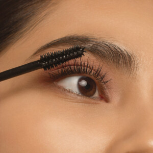 essence Call Me Queen Dramatic False Lash Effect Mascara  Black Waterproof - 3.49 euro