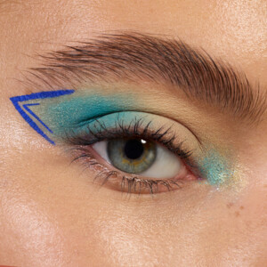 essence Colour It! Liquid Eyeliner  01 Royal Blue - 3.35 euro