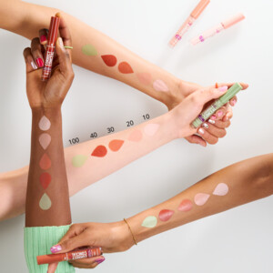 essence Correct & Conceal Under Eye Brightening Concealer 10 Light - 3.49 euro
