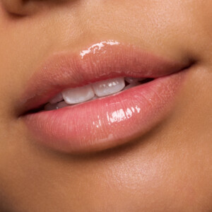 essence Extreme Shine Volume Lipgloss 12 Dazzling Apricot - 2.25 euro