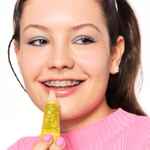 2x essence Juicy Bomb Shiny Lipgloss 106 Mellow Mango - 2.48 euro