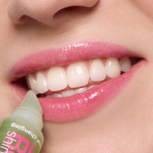 3x essence Juicy Bomb Shiny Lipgloss 107 Glowy Gummy - 3.72 euro