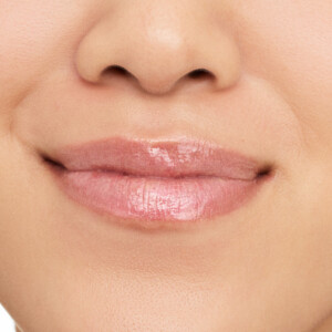 essence Pearly Potion Multi-Reflective Lipgloss 01 Golden Peach - 3.69 euro