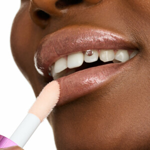 essence Pearly Potion Multi-Reflective Lipgloss 01 Golden Peach - 3.69 euro