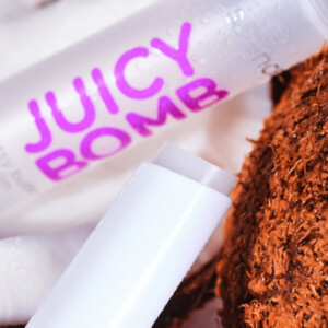 essence Juicy Bomb Glossy Butter Balm  06 Wake Me Up Before You Coco - 2.79 euro