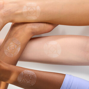 essence Baby Got Diamond Highlighter Stick - 2.99 euro