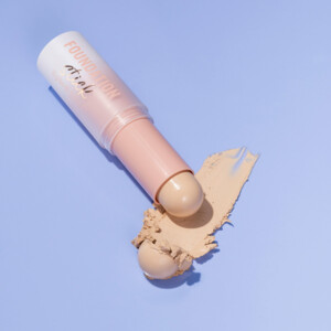 essence Foundation Stick 50 - 4.99 euro