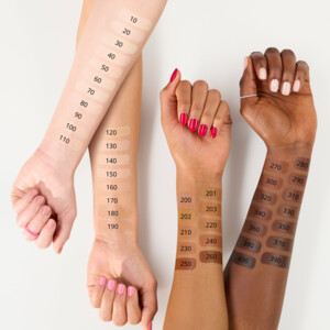 essence Foundation Stick 240 - 4.19 euro